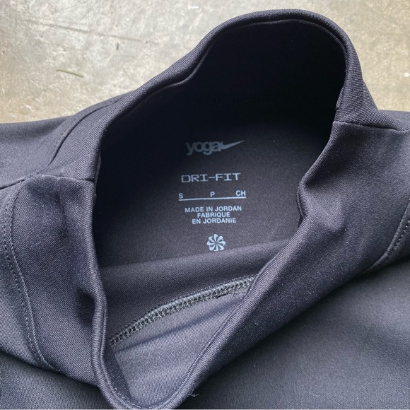 Nike Women's Yoga Dri-FIT Luxe Long Sleeve Crop Top - Picture 7 of 9